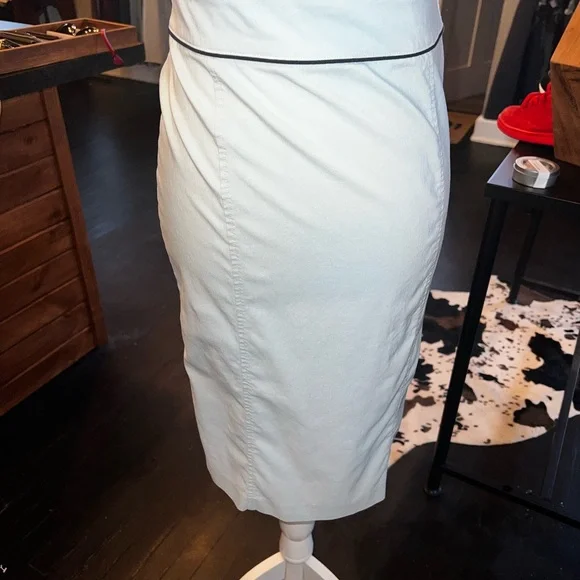 Express Form Fitting Stretch Dress - Picture 3 of 8